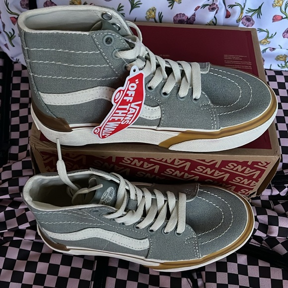 Vans WMNS Sk8-Hi Tapered
Canvas Green Milieu
VN0005U2VV2
Platforms Sneakers - Picture 3 of 16